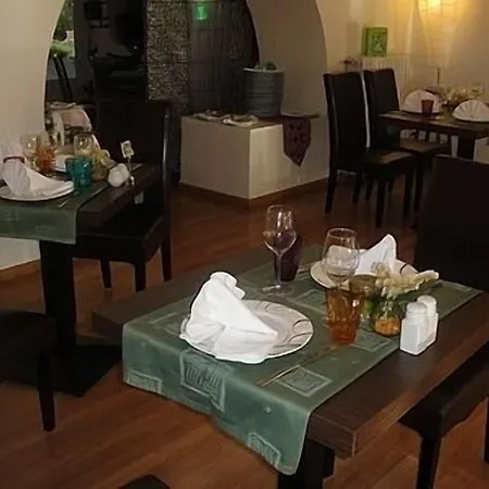 Hotel Logis La Cremaillere 2*