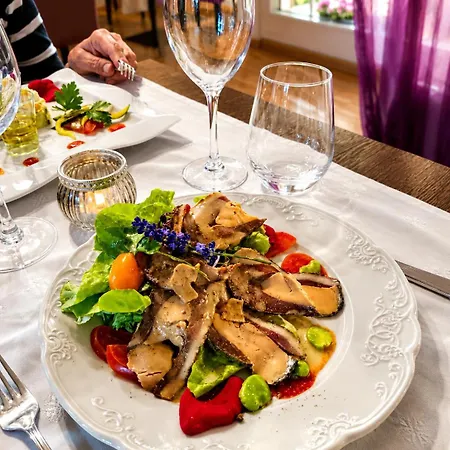 Logis La Cremaillere Hotel