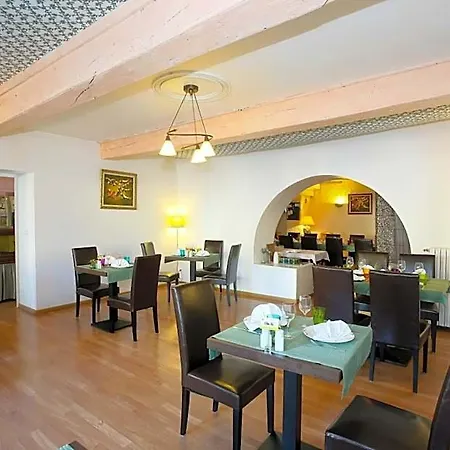 Logis La Cremaillere Hotel 2*