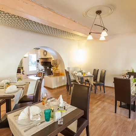 Hotel Logis La Cremaillere 2*